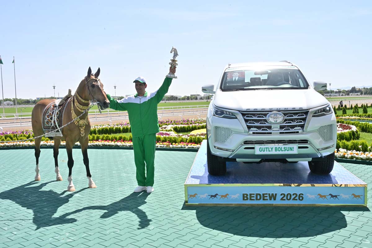 President of Turkmenistan took part in festivities on the occasion of the national holiday of the Turkmen horse